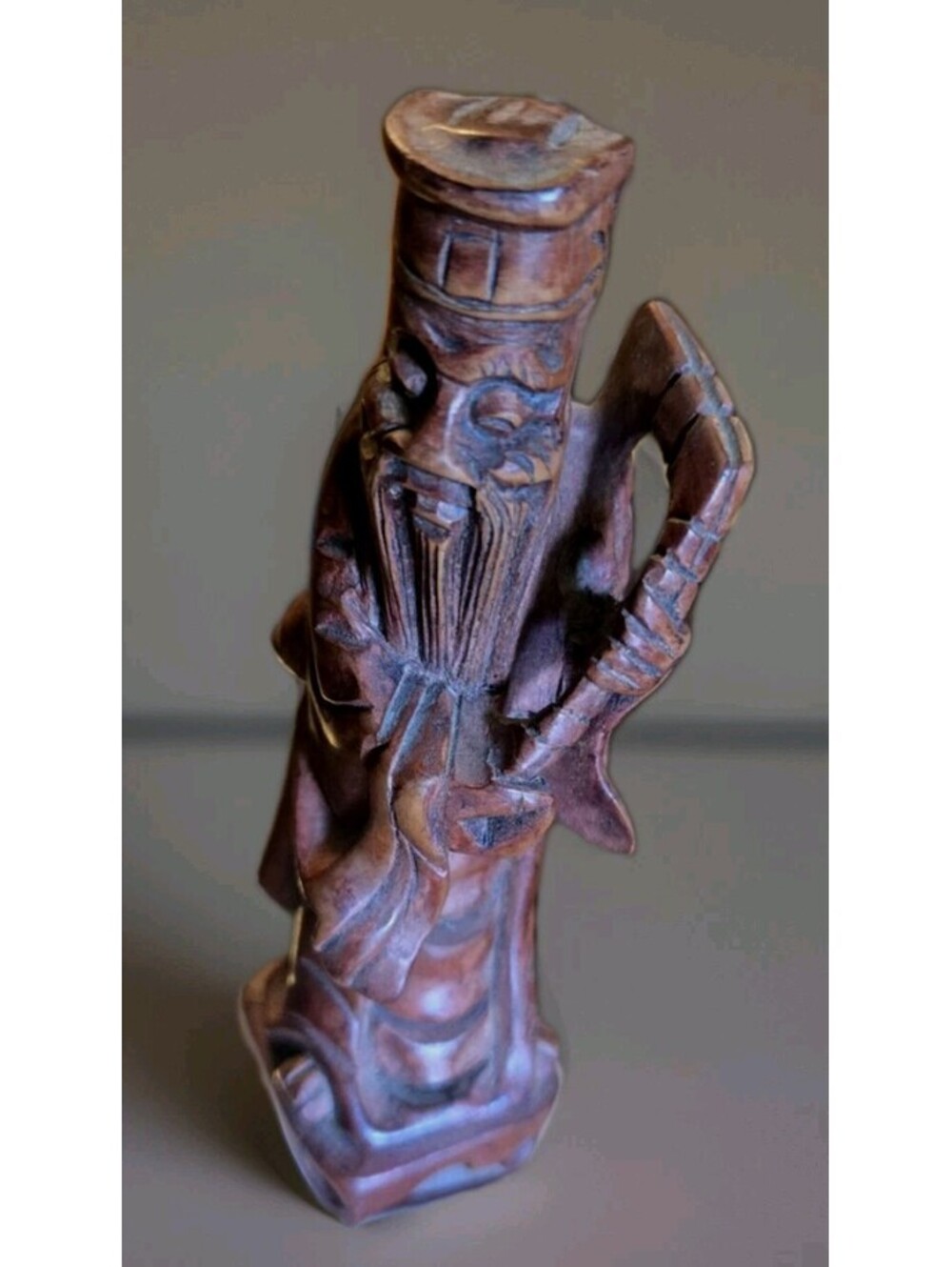 Superb Vintage Chinese Sage Wood Carving 4.75" T2"W Fine Workmanship Details